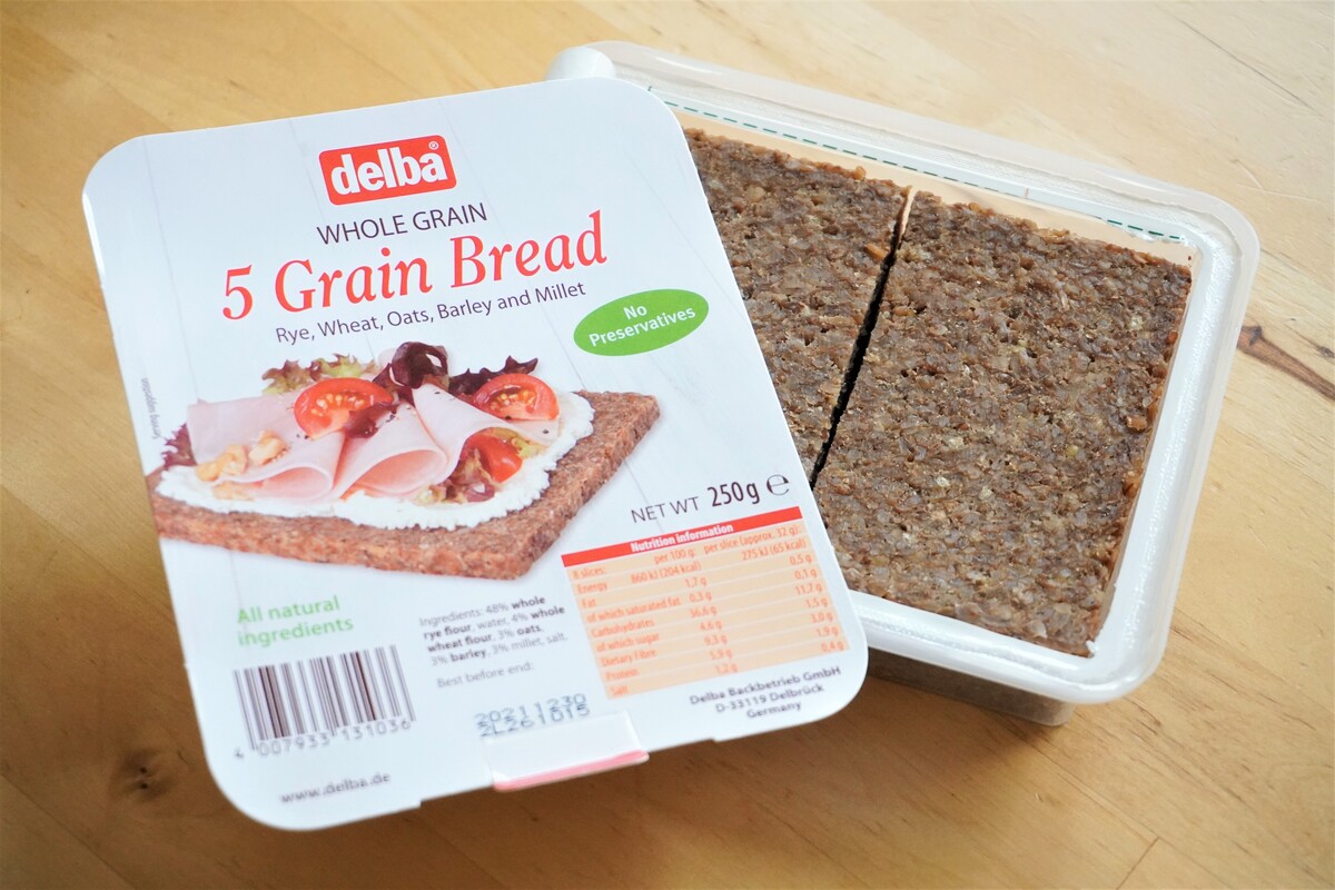 ドイツパン「デルバ ファイブグレインブレッド」わずかな酸味、5種の穀物の食感が良い！ - Yuki's Small Kitchen