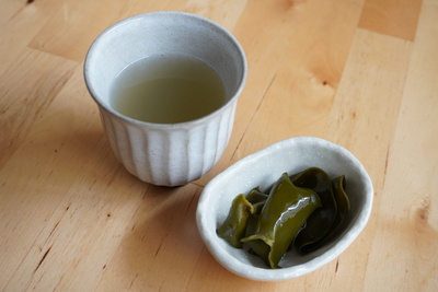 めかぶ茶とは 昆布茶のように出汁たっぷりのお茶 戻しためかぶは食べ応え抜群 Yuki S Small Kitchen